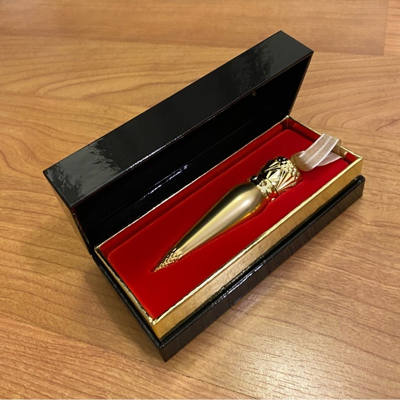 Christian Louboutin Other - Christian Louboutin Velvet Matte Lip Color - Very Gil